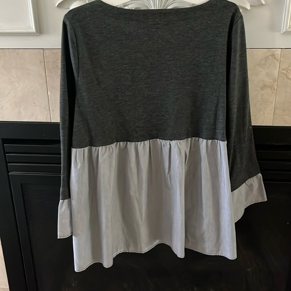 Loft gray Blouse with cute detail - Picture 5 of 6